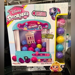 Disney Doorables Claw Machine With 4 Exclusive Full Sized Doorables Sealed